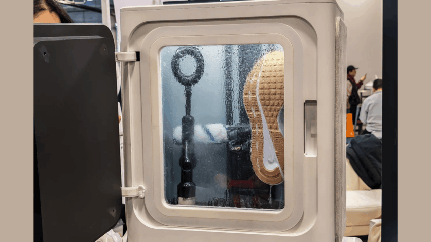 CES’te Tanıtılan Yapay Zekâ Destekli Ayakkabı Yıkama Makinesi Dikkat Çekti