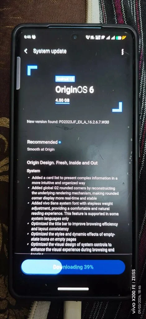 OriginOS 6 Güncelleme Ekranı: Android 16 tabanlı sistem güncellemesi indirilen bir Vivo akıllı telefonun “System Update” sayfası.