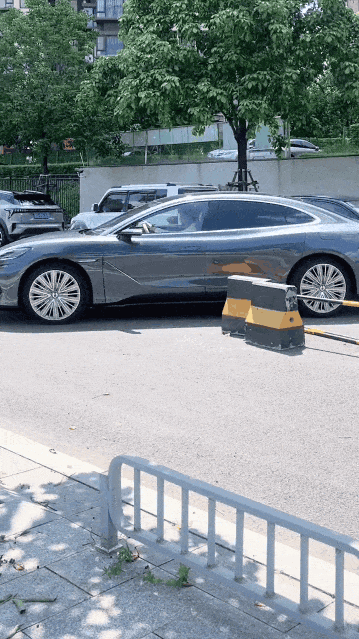 BYD’nin Yeni Elektrikli Sedanı Yerinde 360 Derece Dönebiliyor